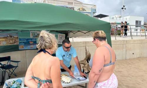 Taller ambiental en la playa de Los Náufragos