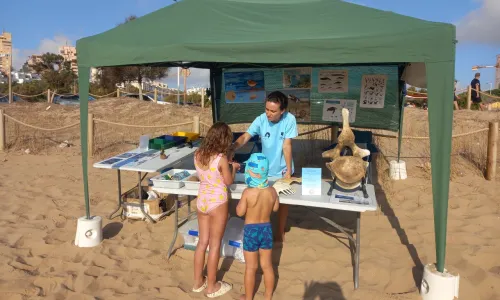 Taller ambiental en la playa de Los Locos