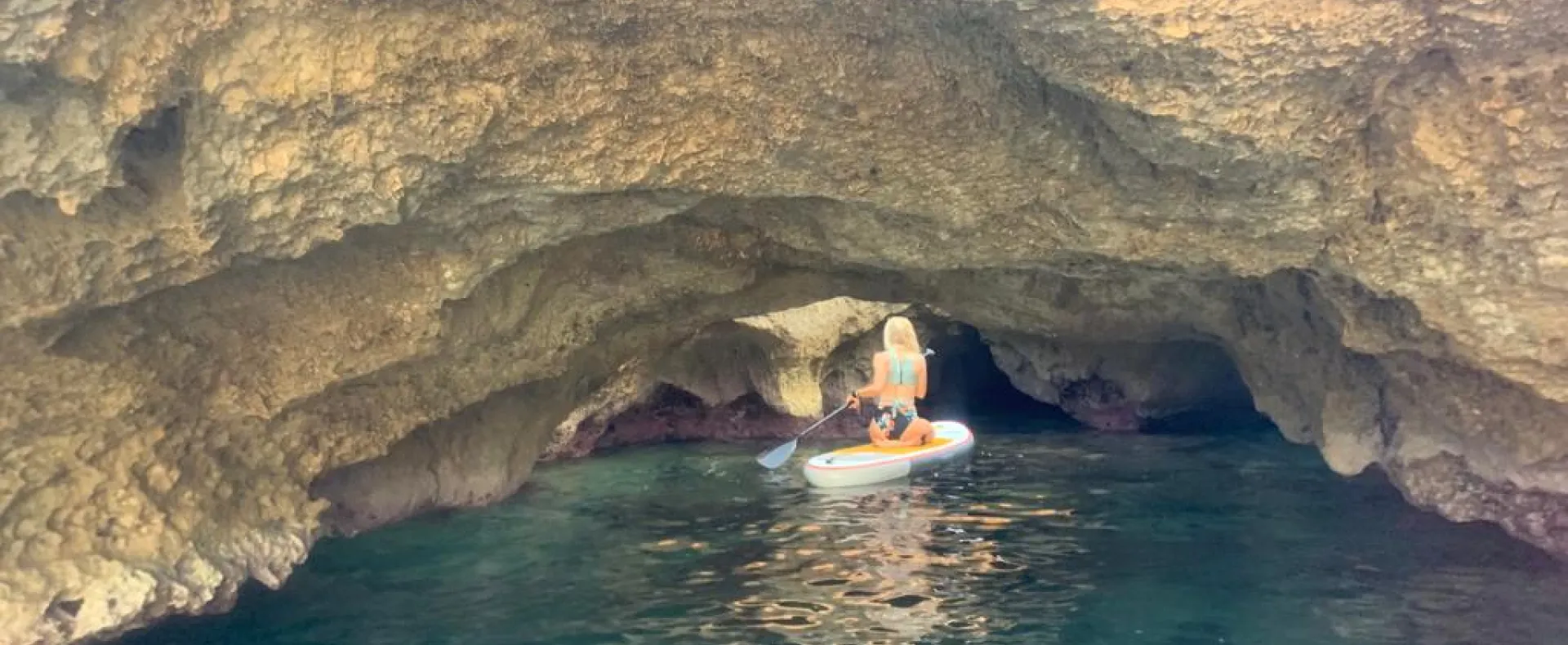 Tabla de paddle por las calas