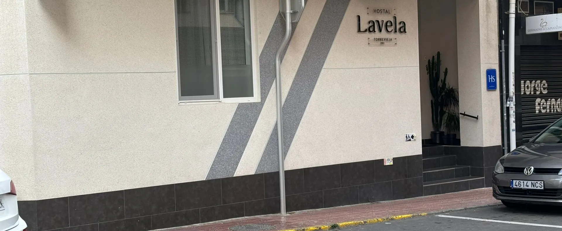 Fachada hostal Lavela